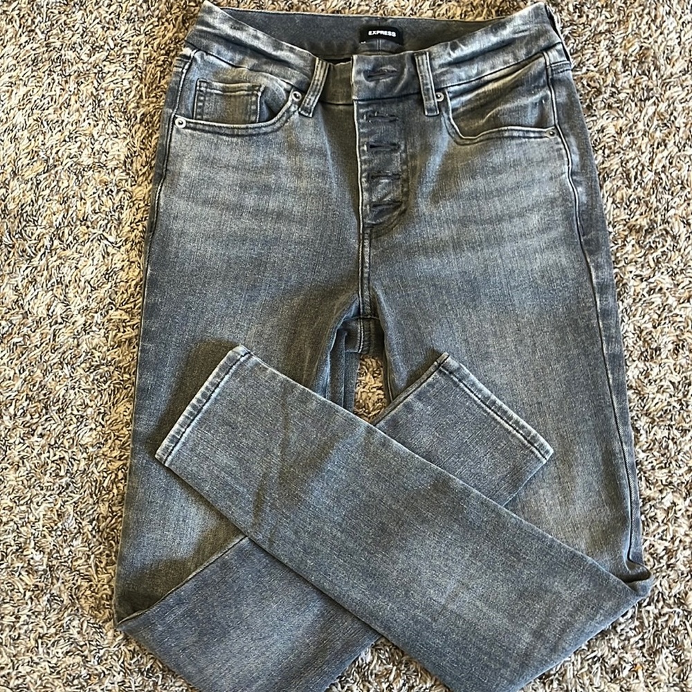 Express skinny mid rise ultra hyper stretch can fit a size 0/2/4 small regular